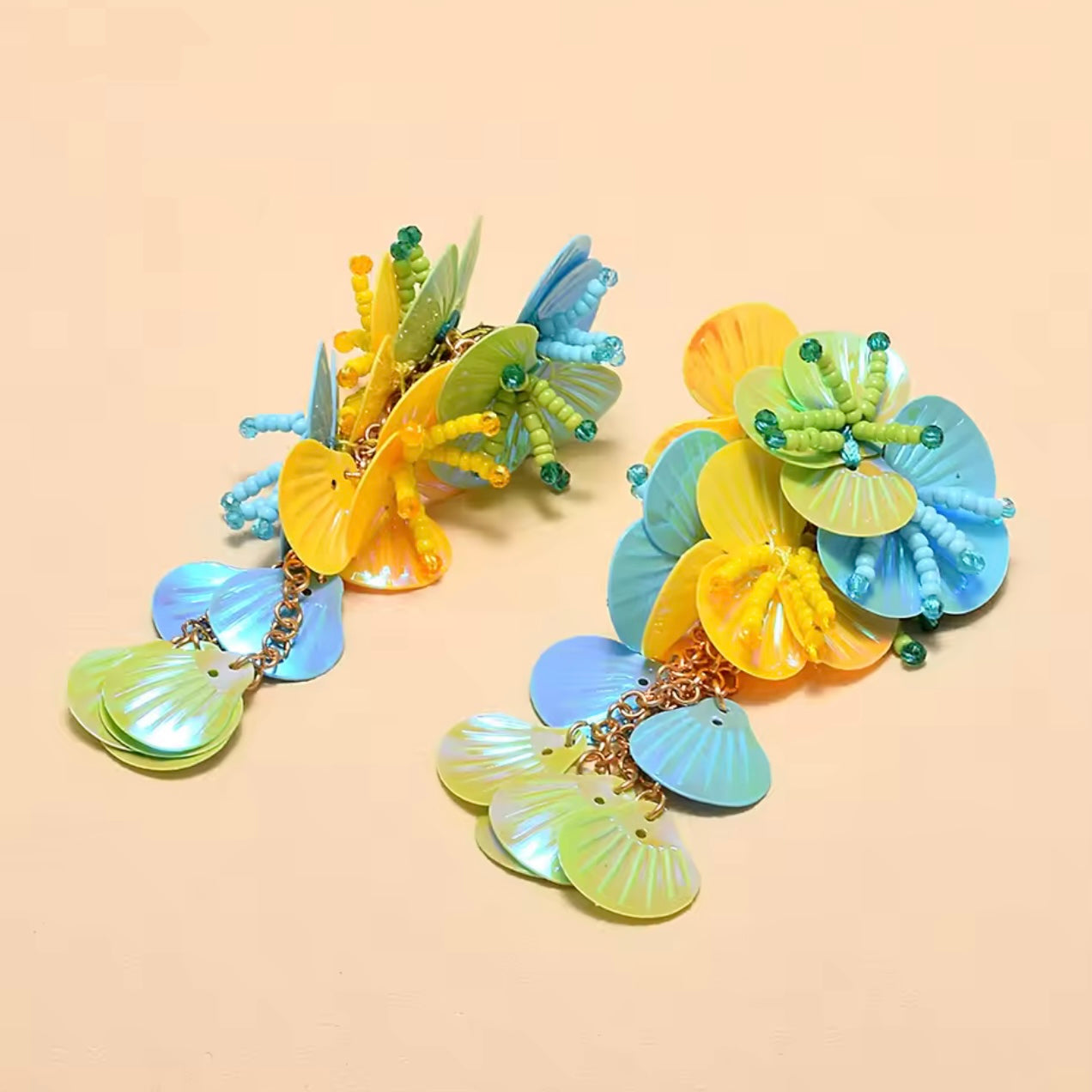 Aretes de clip largos con lentejuelas