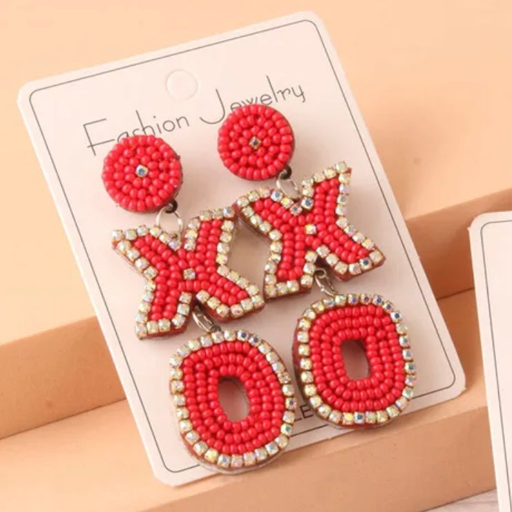 Aretes chaquiras XOXO rojo