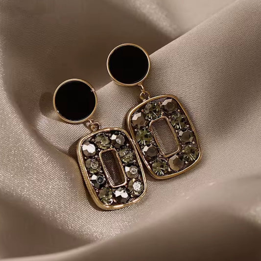 Aretes negro con dorado