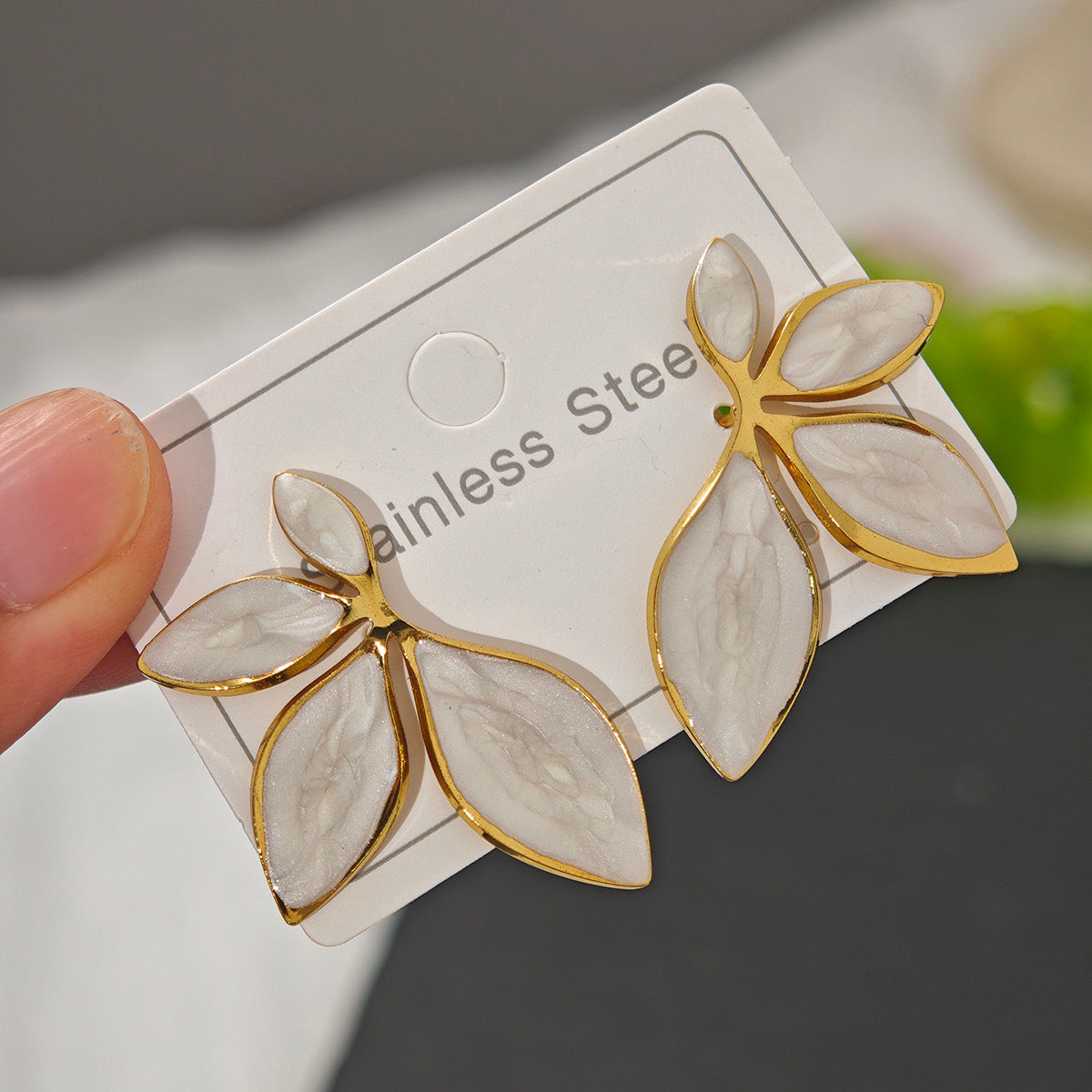 Aretes hojitas blancas - acero inoxidable