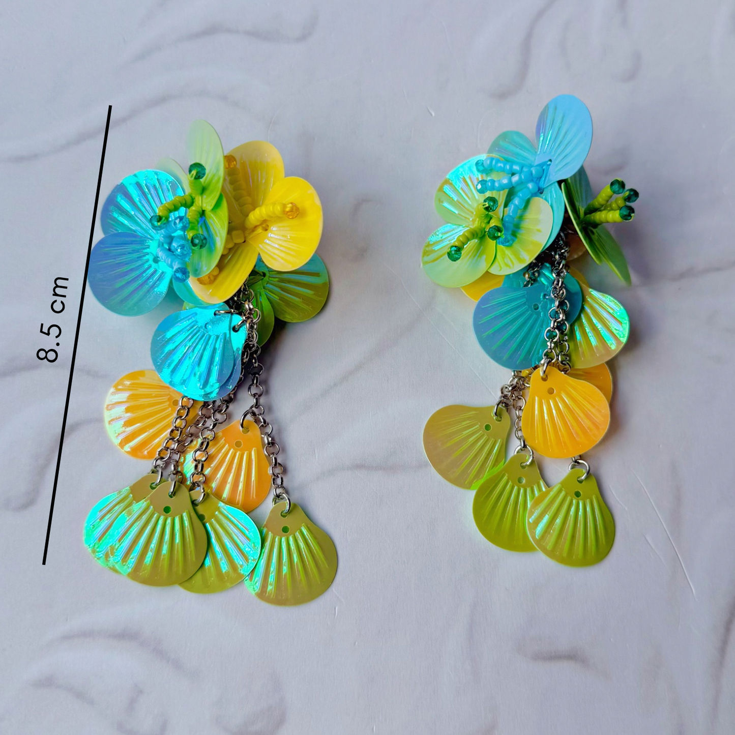 Aretes de clip largos con lentejuelas