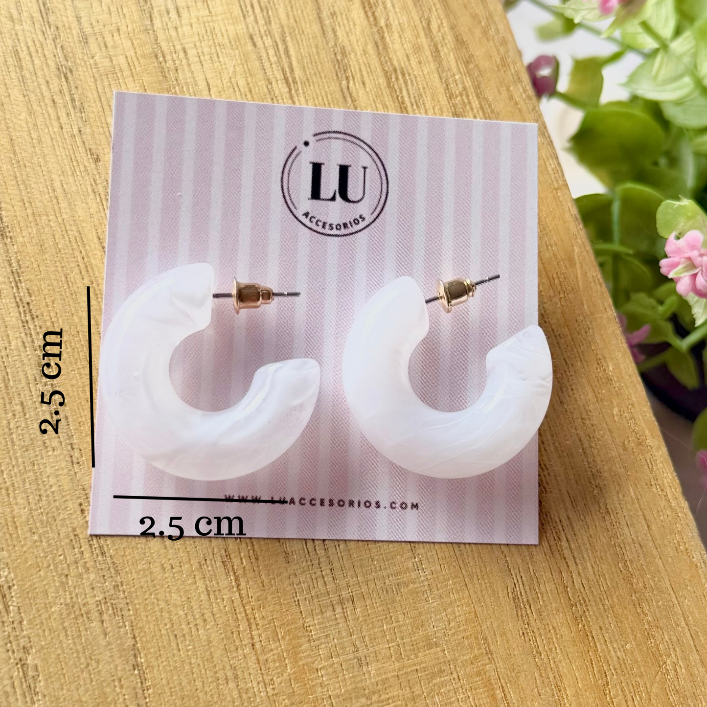 Aretes medio círculo - blancos