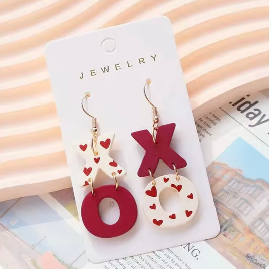 Aretes XOXO rojo vino
