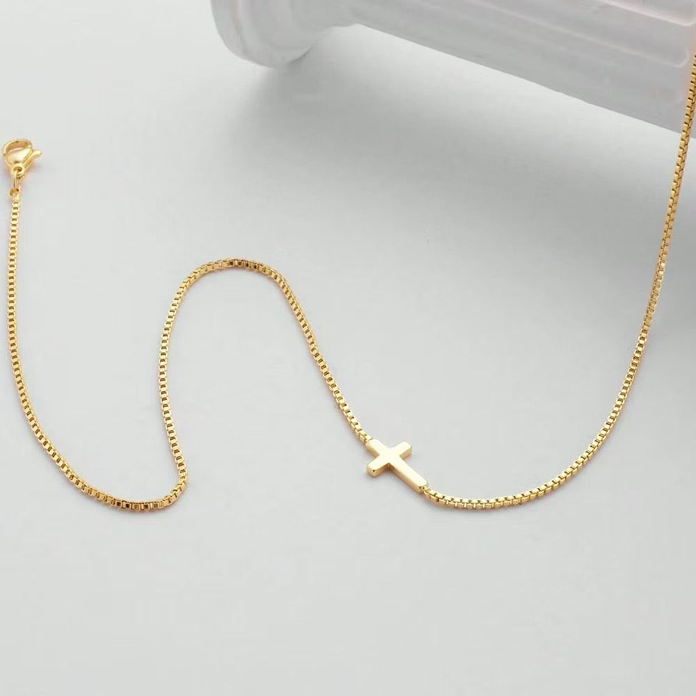 Collar dorado cruz - acero inoxidable