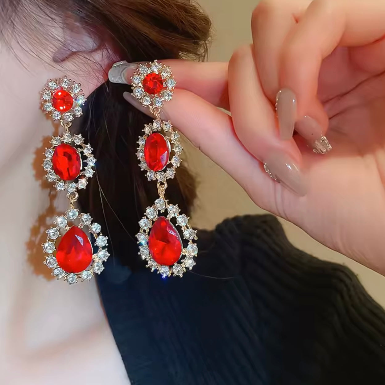 Aretes la pedrería roja