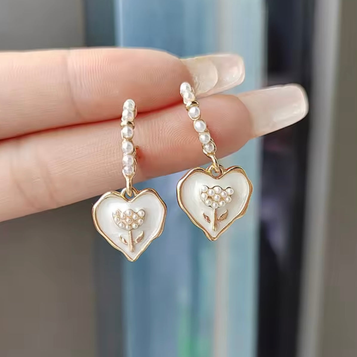 Arracadas de corazones blancos