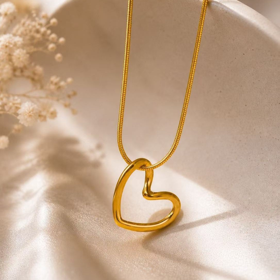 Collar dorado con corazón - acero inoxidable