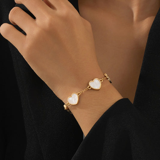 Pulsera de corazones blancos
