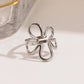 Anillo ajustable flor plateada  - acero inoxidable