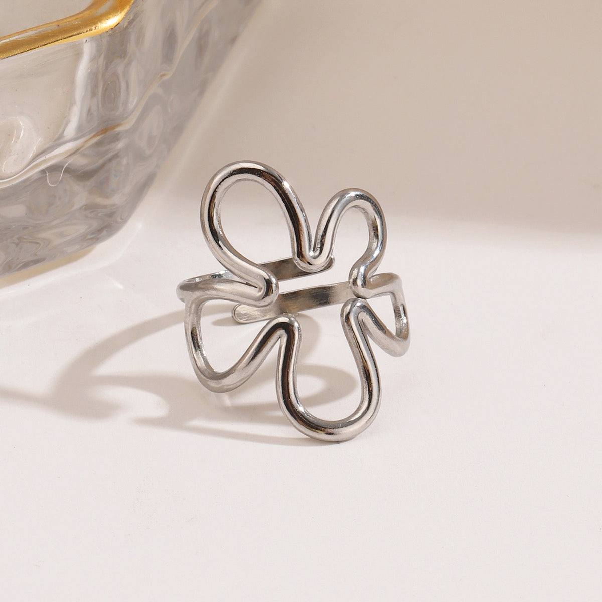 Anillo ajustable flor plateada  - acero inoxidable