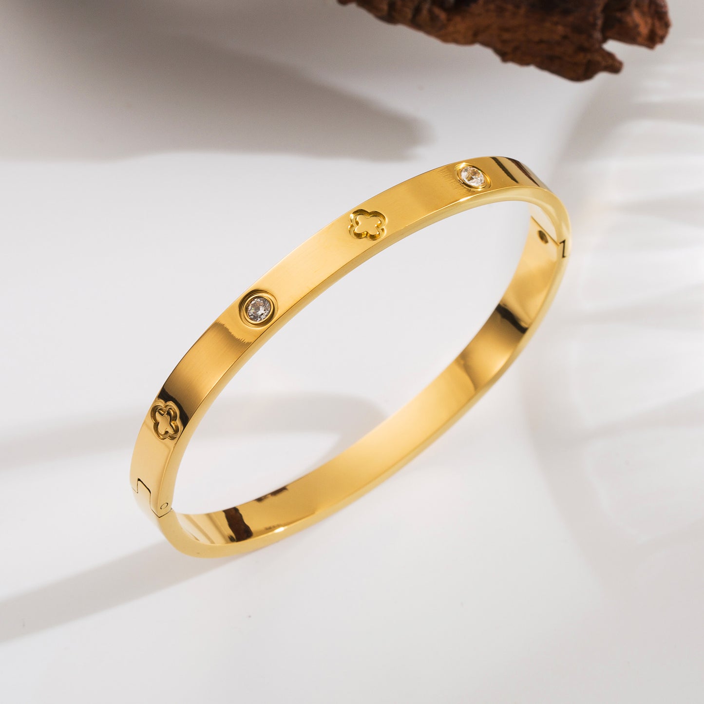 Pulsera dorada con flor - acero inoxidable
