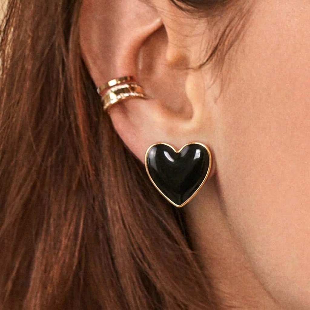 Aretes corazones negros