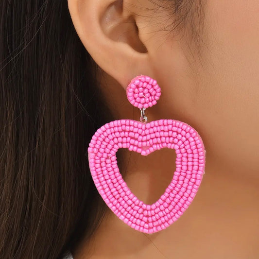 Aretes de corazones chaquiras rosa