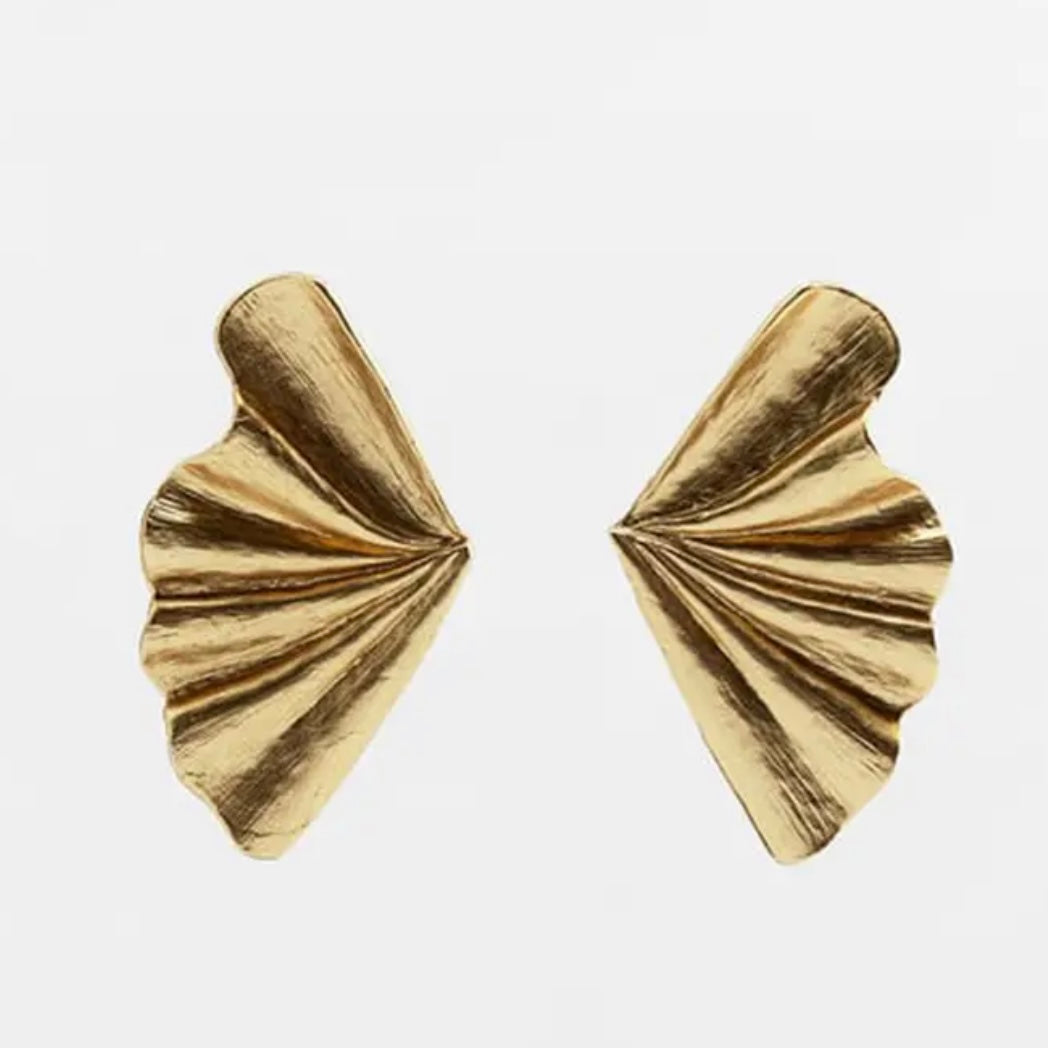 Aretes de abanicos dorados