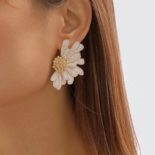 Aretes de flores blancas