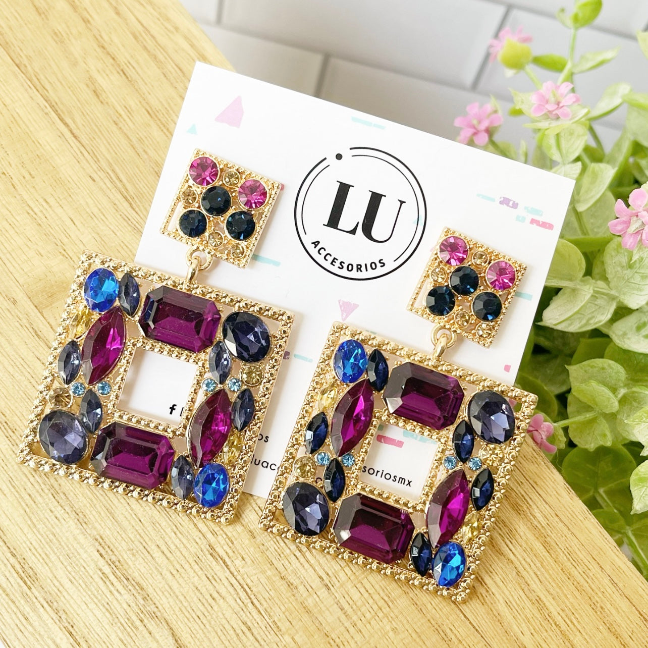 Aretes cuadrados de colores