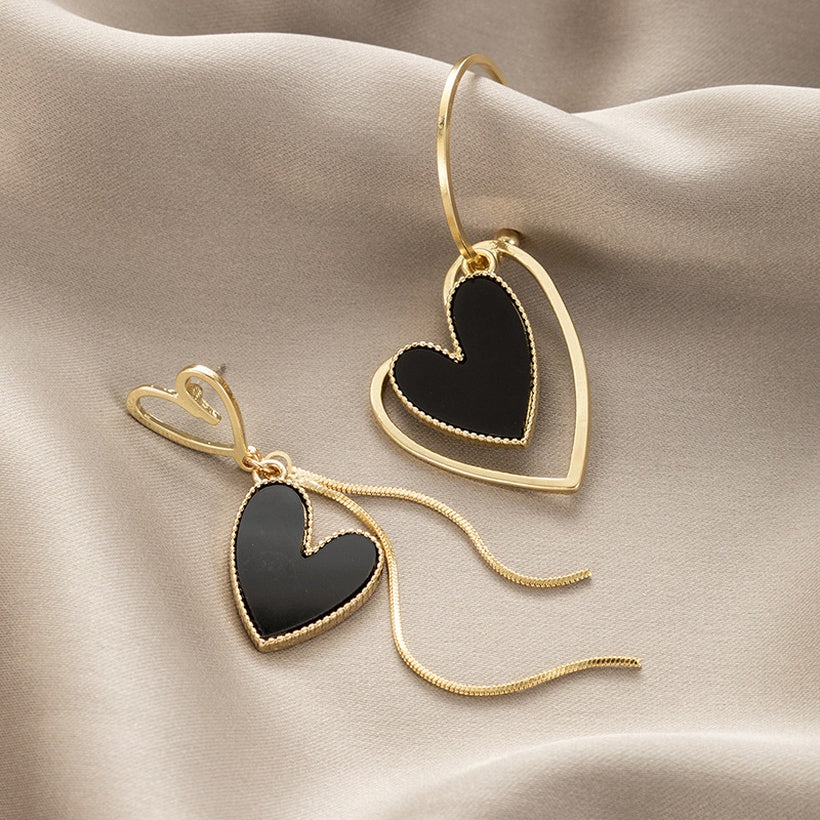 Aretes de corazones negro y dorado