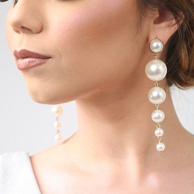 Aretes de perlas colgantes
