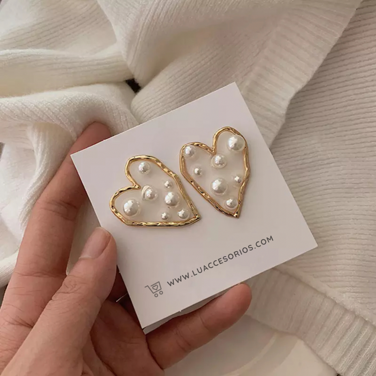 Aretes de corazones transparentes
